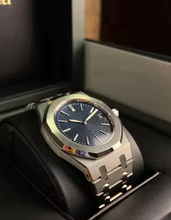 Men’s Light Copper Metal Watch – Bold & Stylish